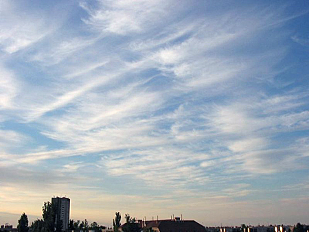 Felvonulú cirrus felhőzet, vagy a fokozatosan fejlődő cirrus uncinus