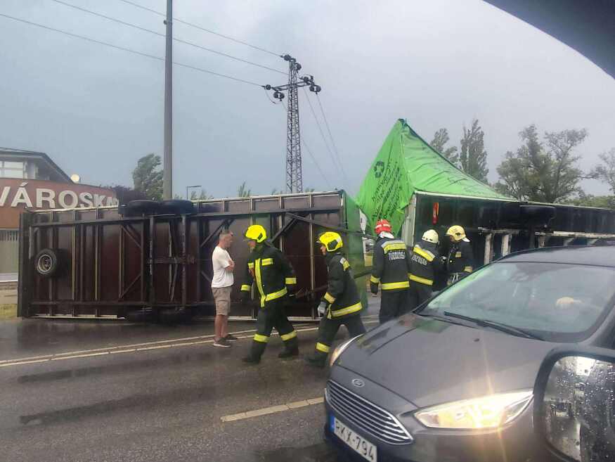 Hatalmasak a károk Szentendrén is. Rengeteg a kidőlt fa, megrongált tetők…